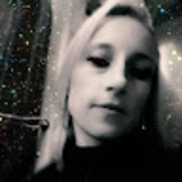 Meet your Posher, Sarah - Picture 1 of 1